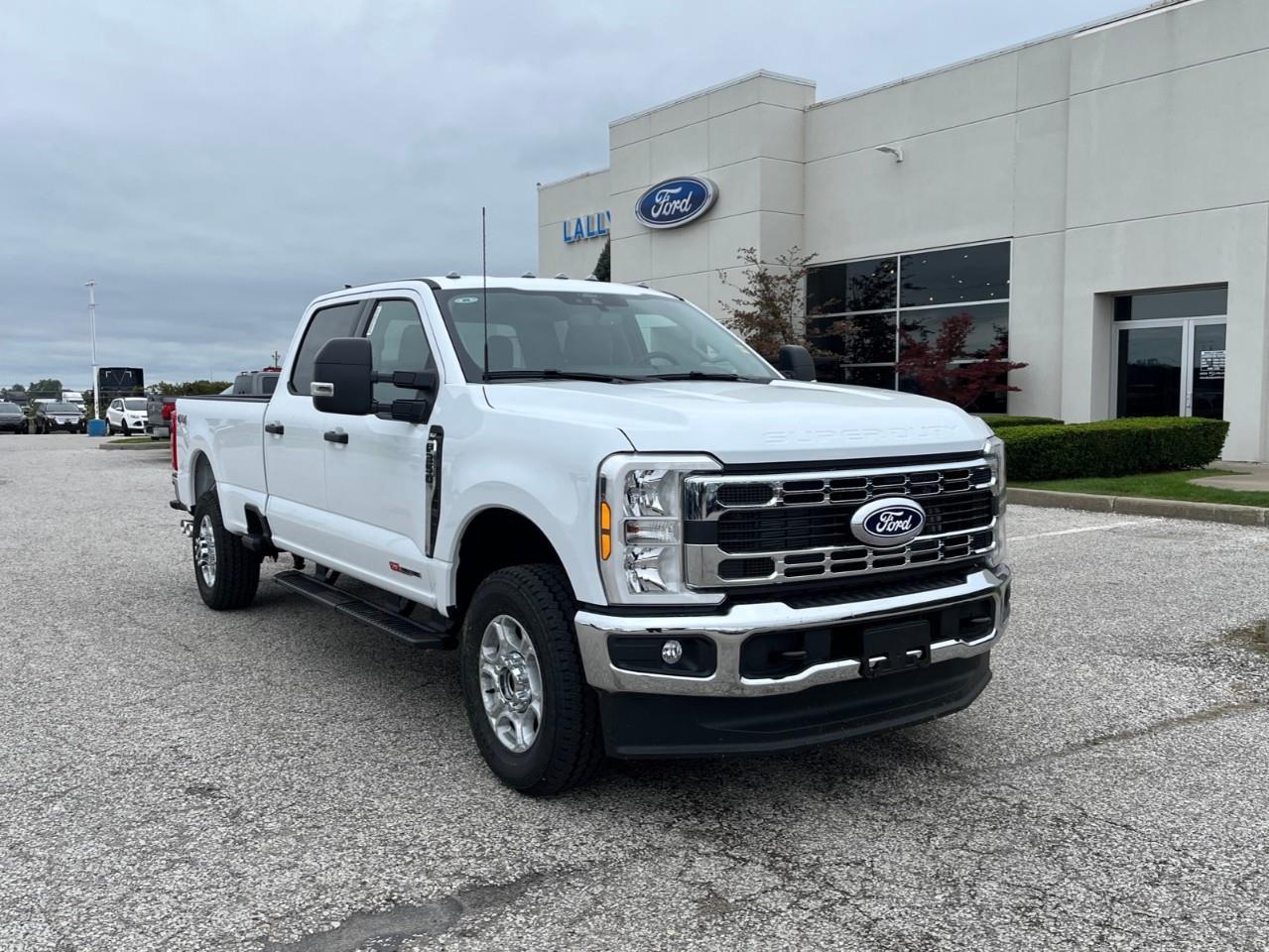2027 Ford F-350 XLT Photo