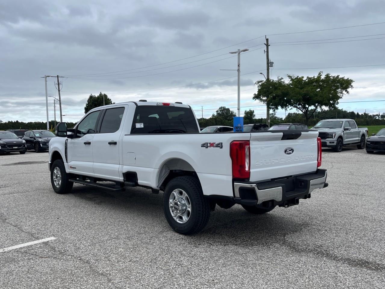 2027 Ford F-350 XLT Photo