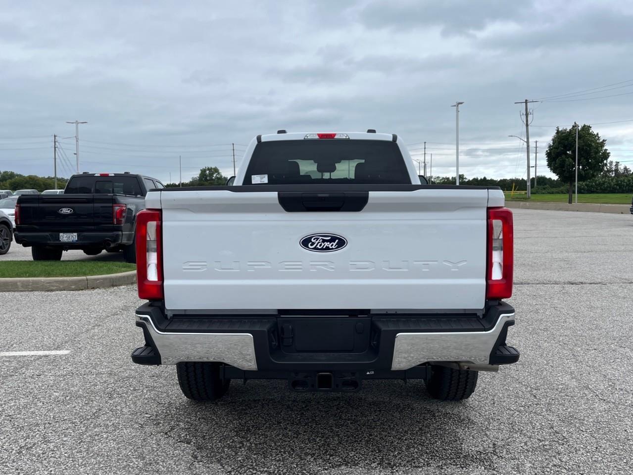 2027 Ford F-350 XLT Photo