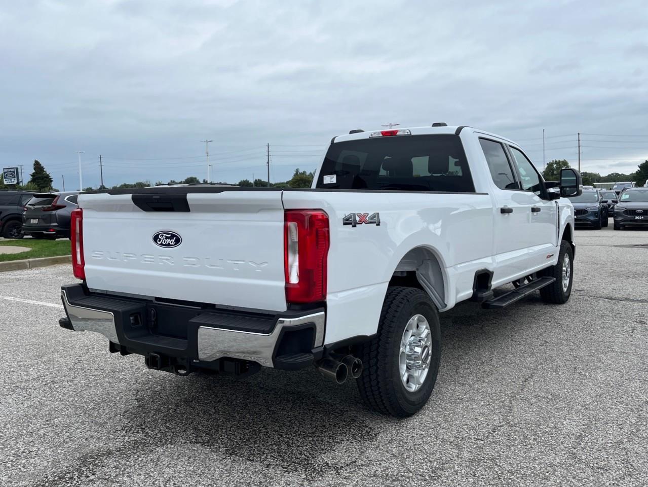 2027 Ford F-350 XLT Photo