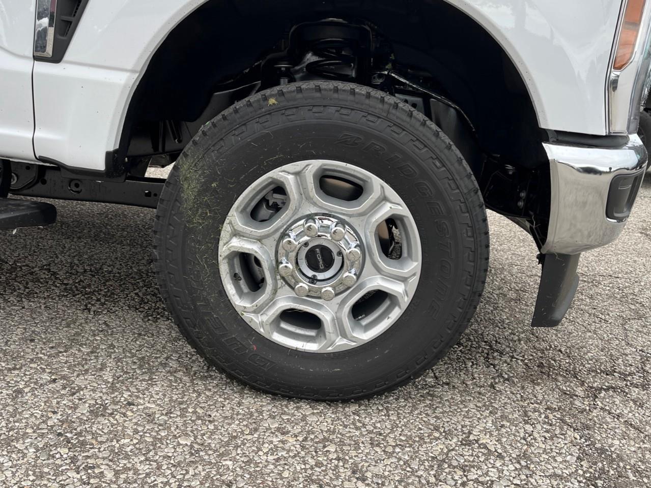 2027 Ford F-350 XLT Photo