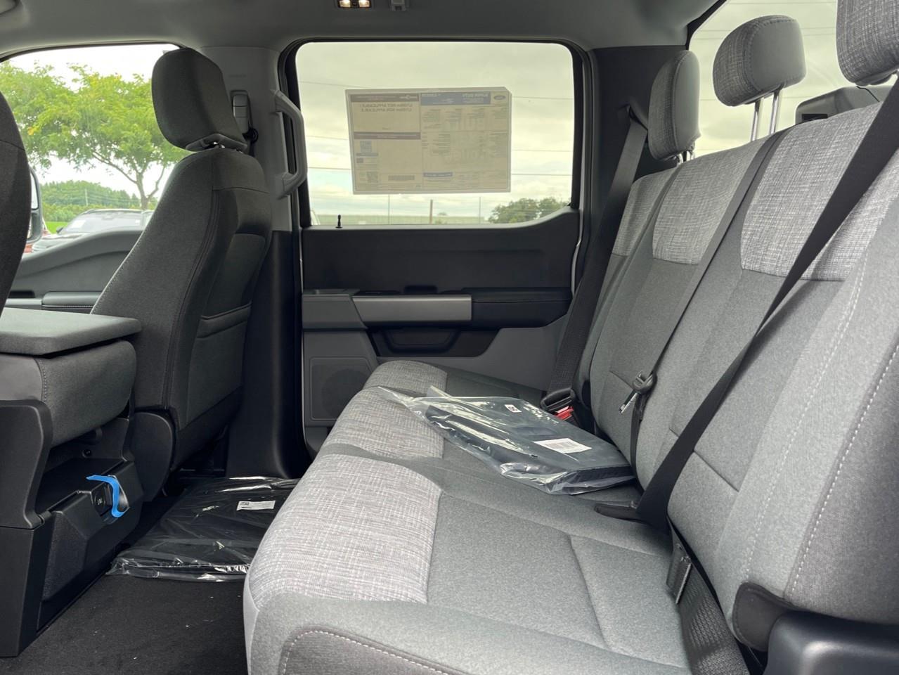 2027 Ford F-350 XLT Photo