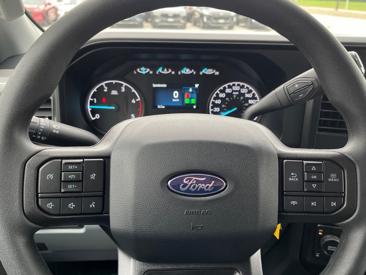 2027 Ford F-350 XLT Photo