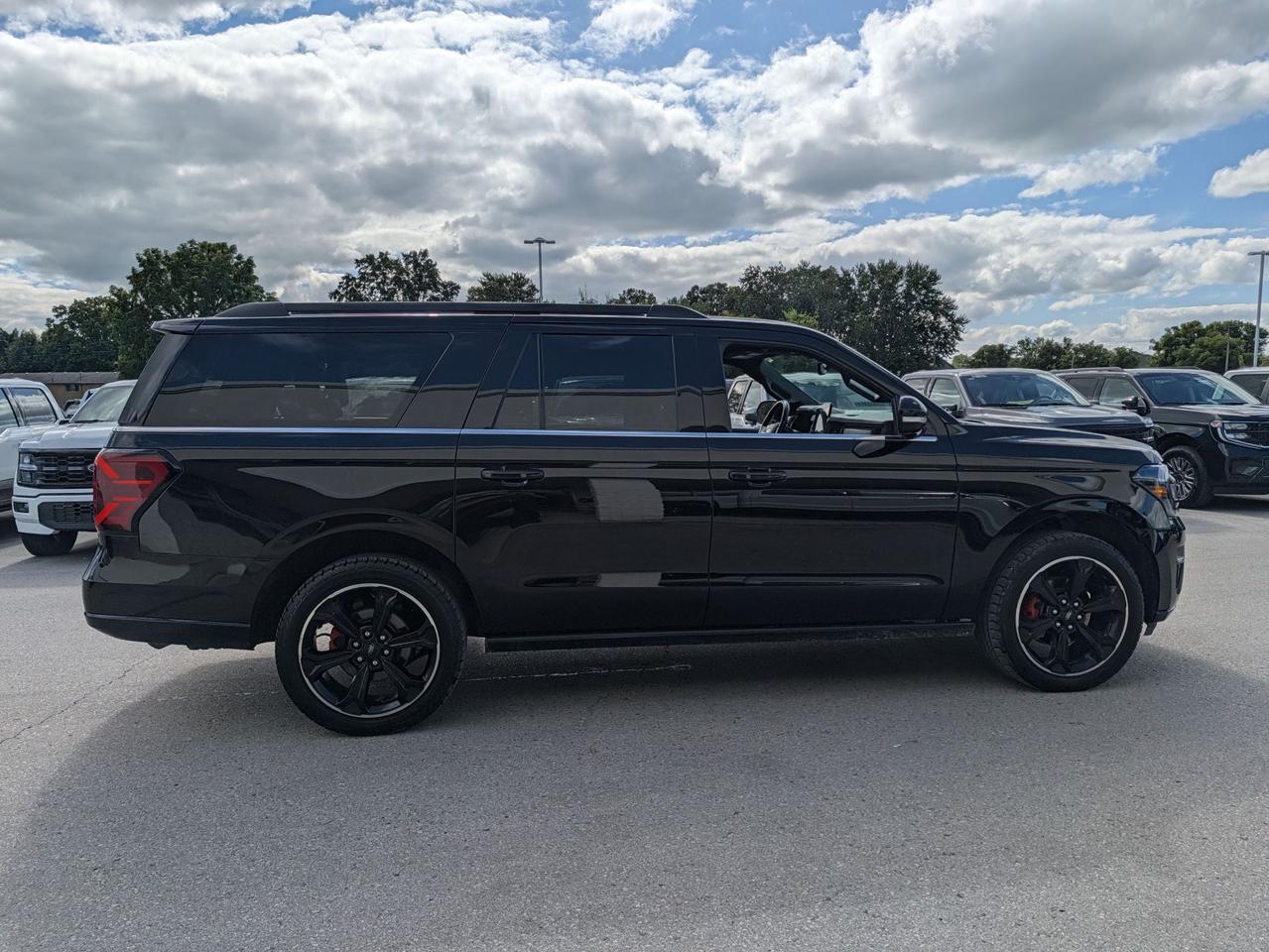 2022 Ford Expedition 4X4 Photo3
