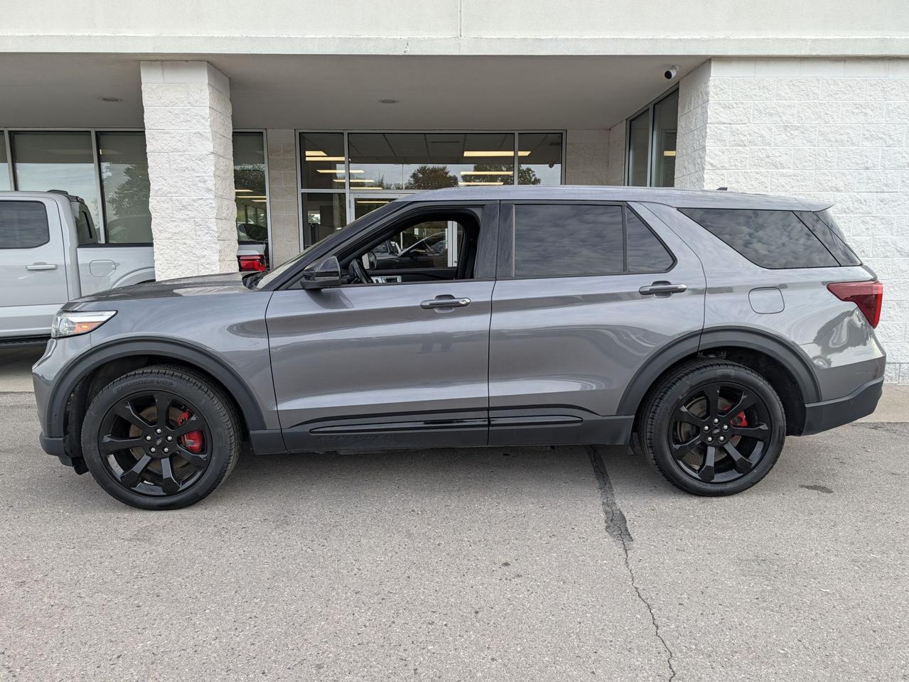 2022 Ford Explorer ST 4WD Photo