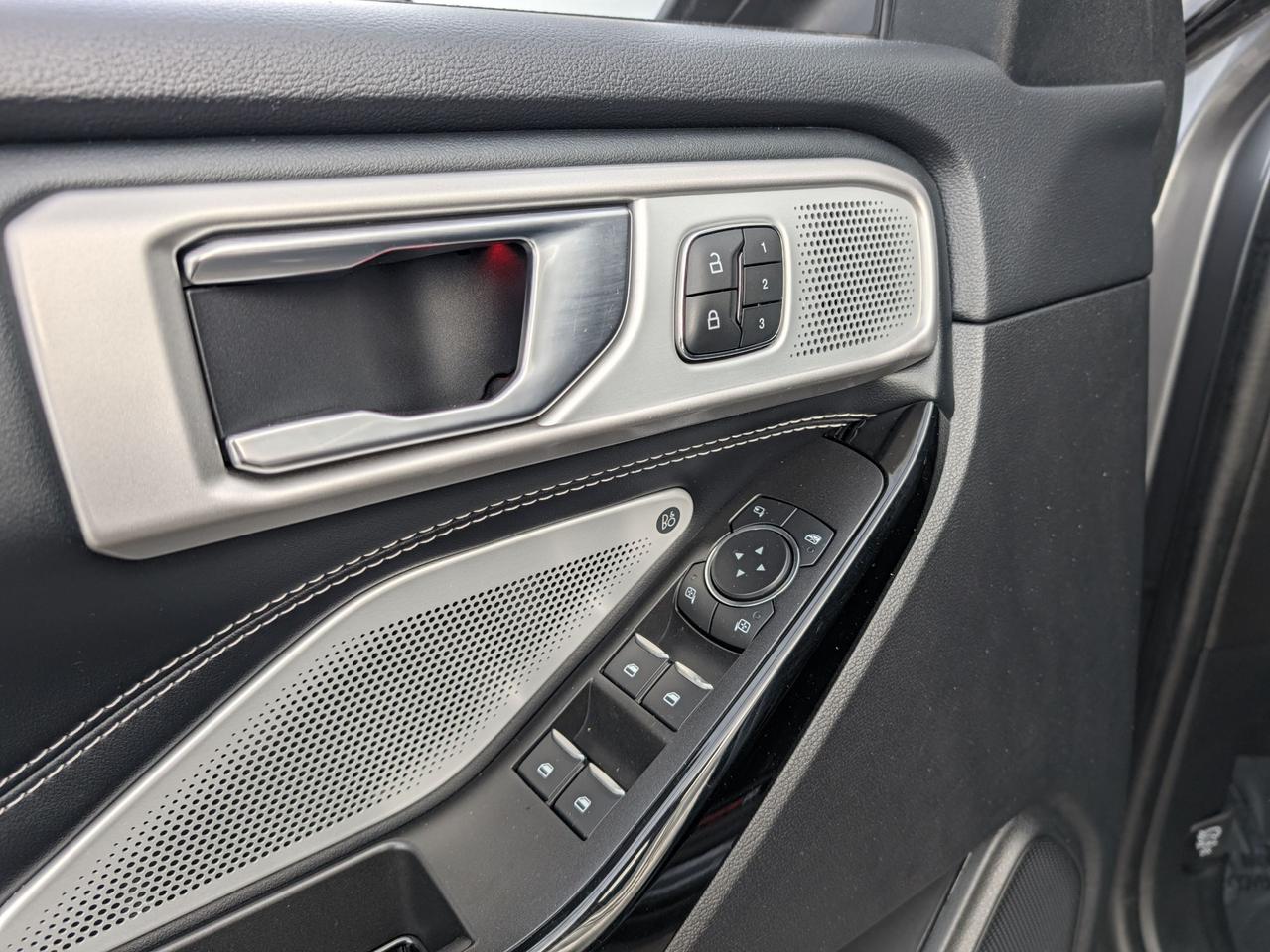 2022 Ford Explorer ST 4WD Photo