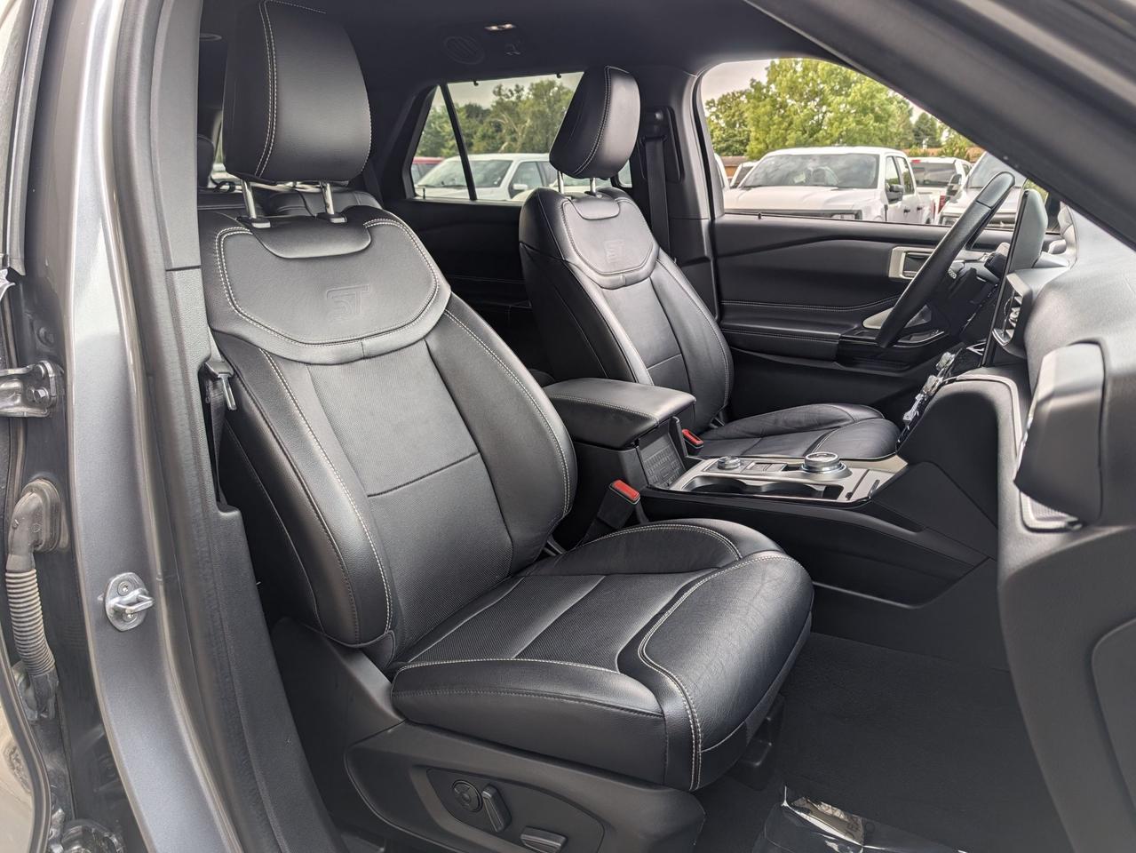 2022 Ford Explorer ST 4WD Photo