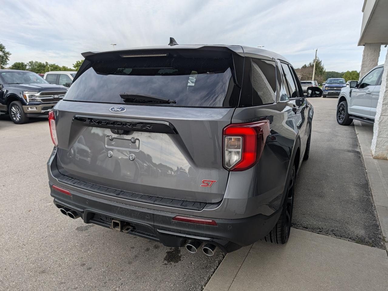 2022 Ford Explorer ST 4WD Photo4