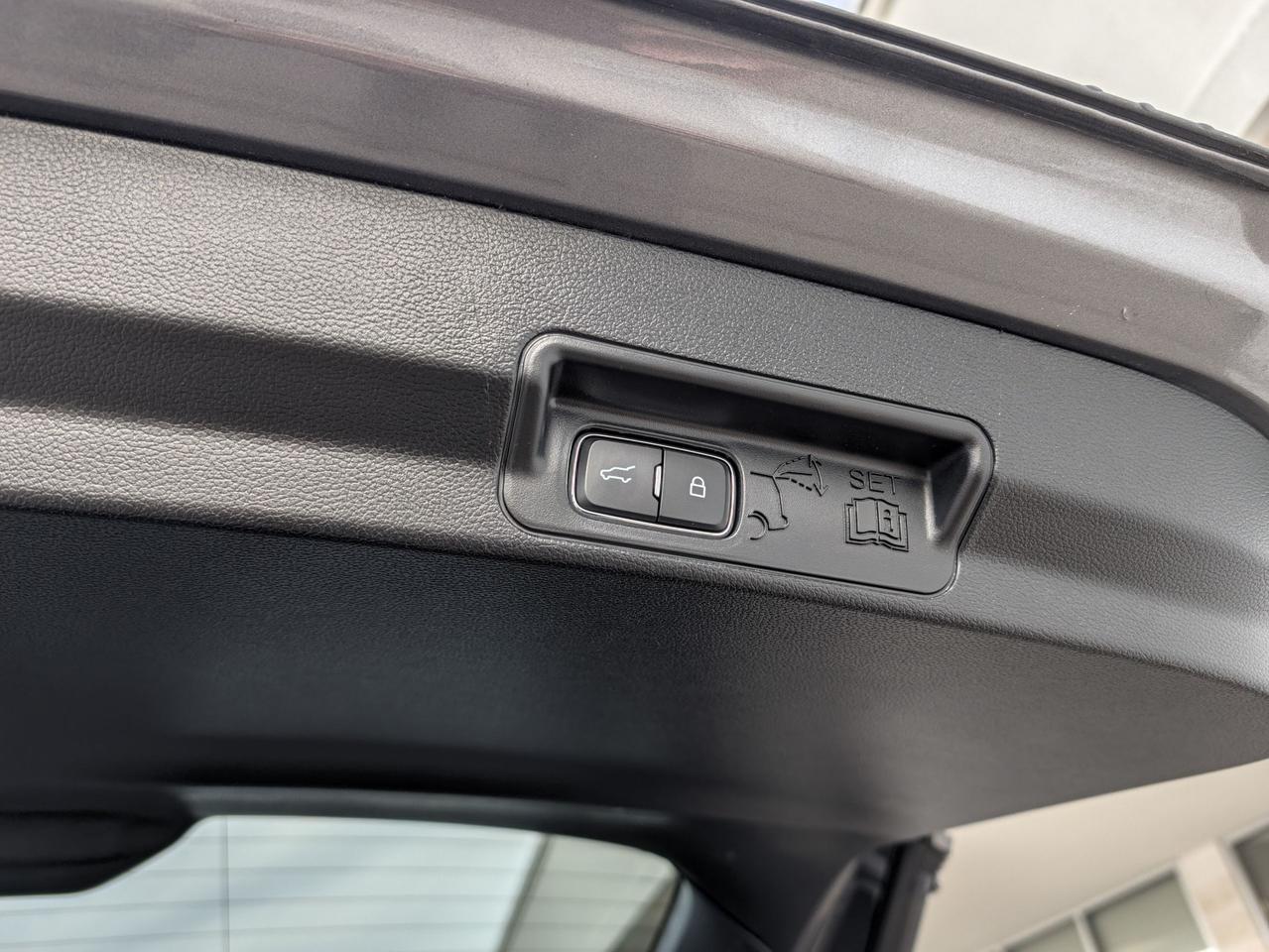 2022 Ford Explorer ST 4WD Photo