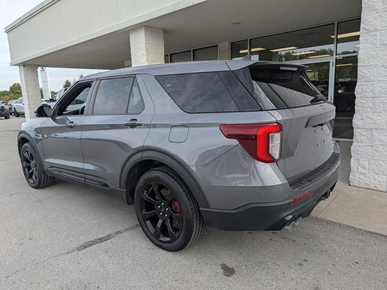 2022 Ford Explorer ST 4WD Photo