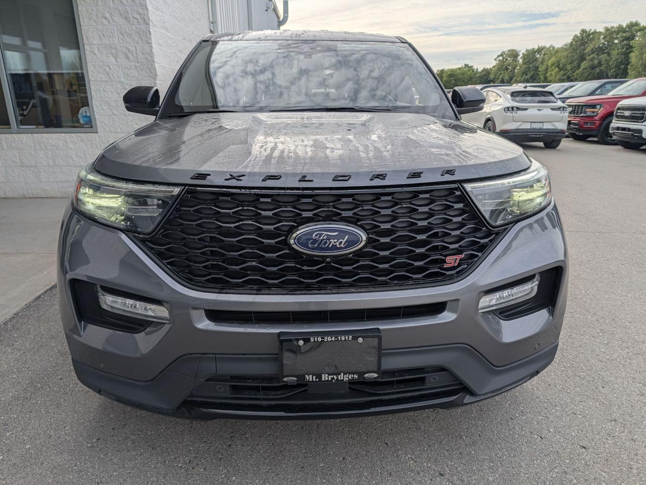 2022 Ford Explorer ST 4WD Photo1