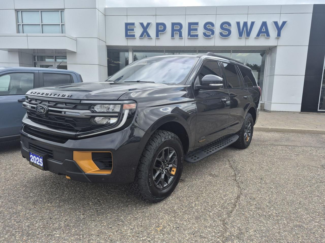 2025 Ford Expedition TREMOR! LEATHER, PANO ROOF, RE-FRESHED DESIGN! Photo0