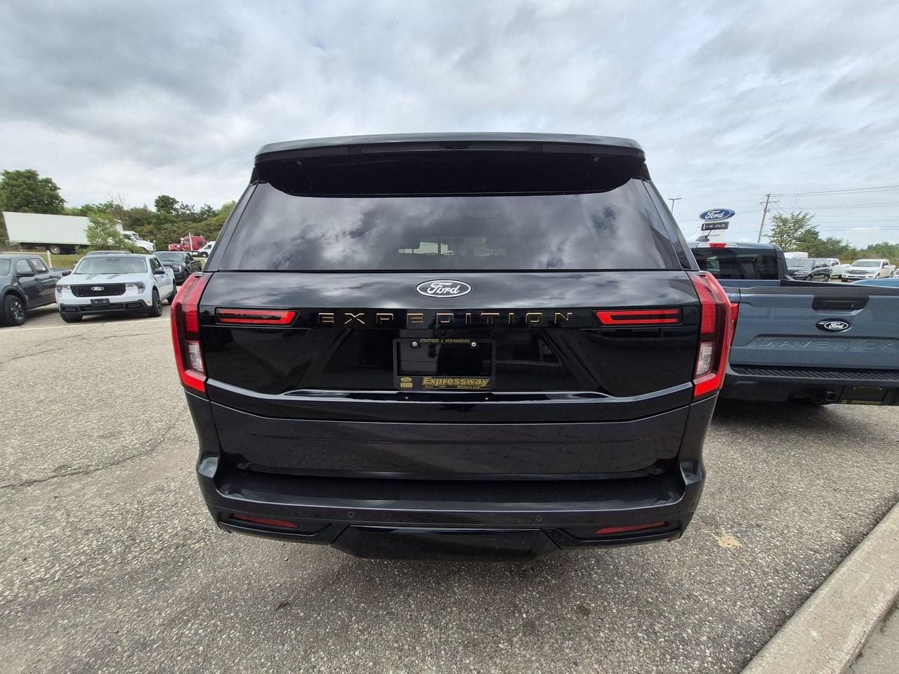 2025 Ford Expedition TREMOR! LEATHER, PANO ROOF, RE-FRESHED DESIGN! Photo