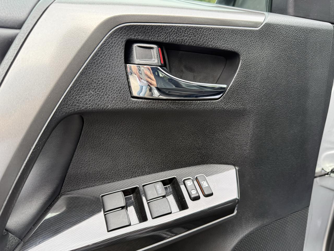 2018 Toyota RAV4 LEATHER ONLY 50km Photo