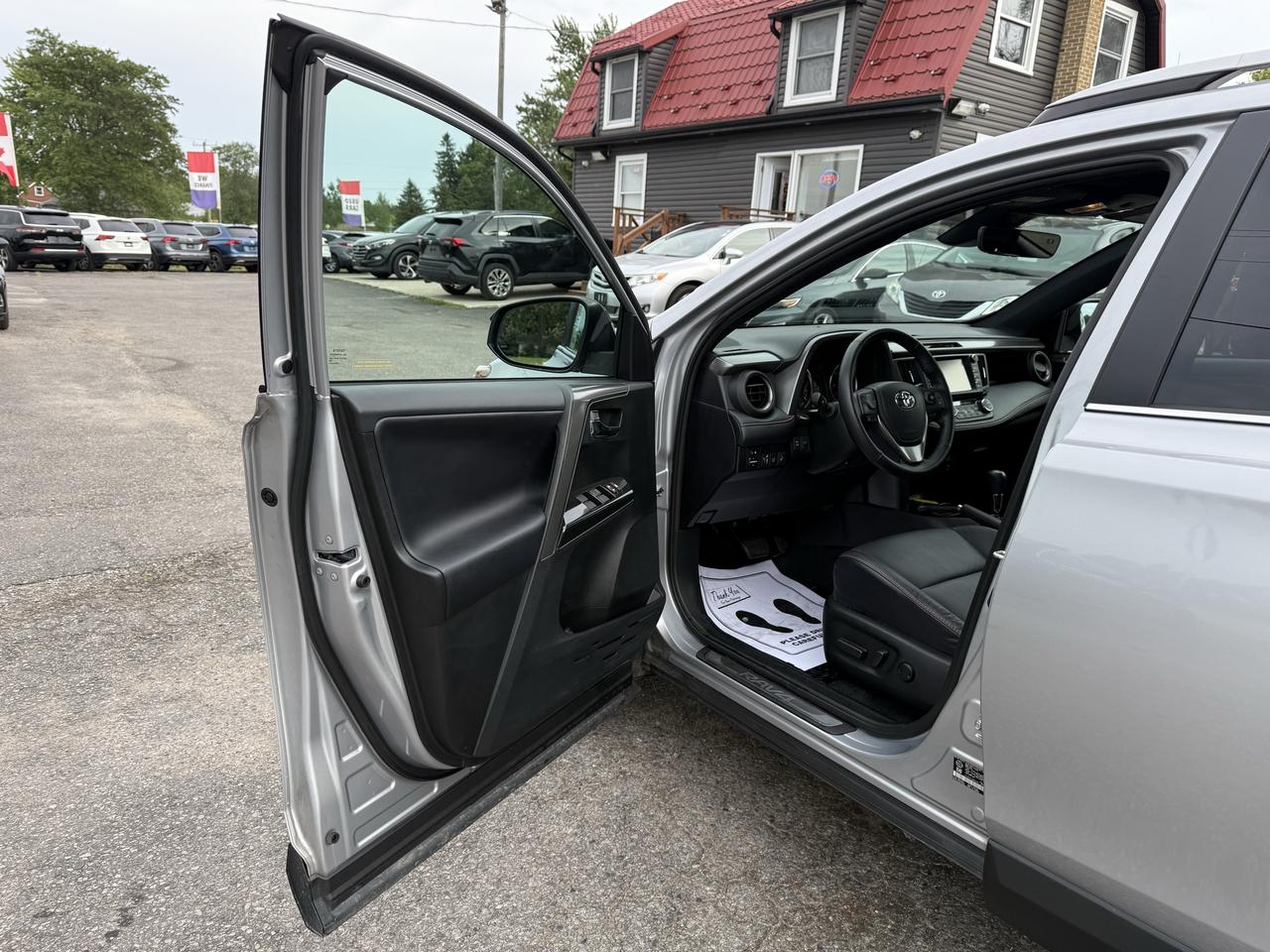 2018 Toyota RAV4 LEATHER ONLY 50km Photo