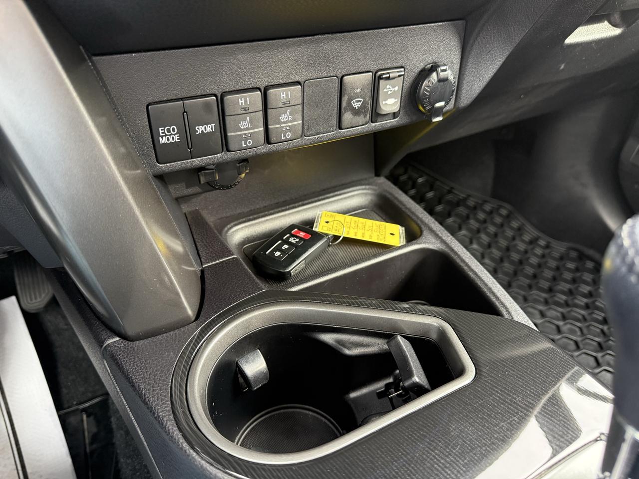 2018 Toyota RAV4 LEATHER ONLY 50km Photo