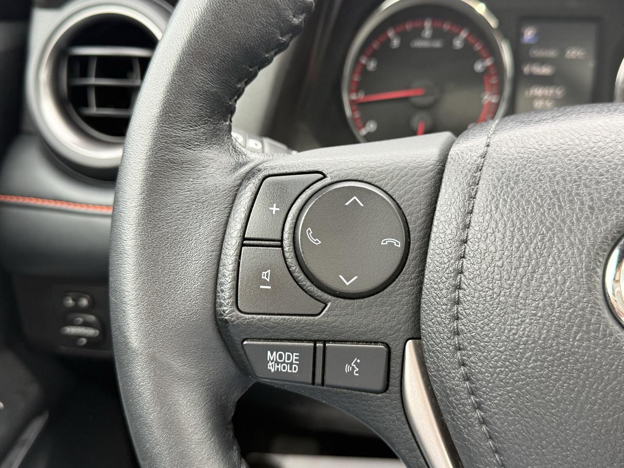 2018 Toyota RAV4 LEATHER ONLY 50km Photo