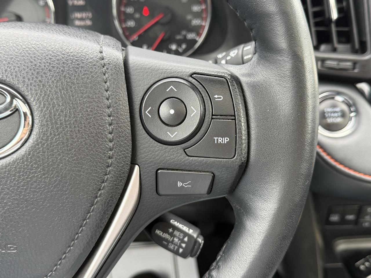 2018 Toyota RAV4 LEATHER ONLY 50km Photo