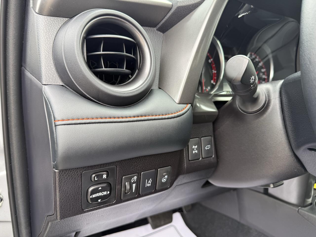 2018 Toyota RAV4 LEATHER ONLY 50km Photo