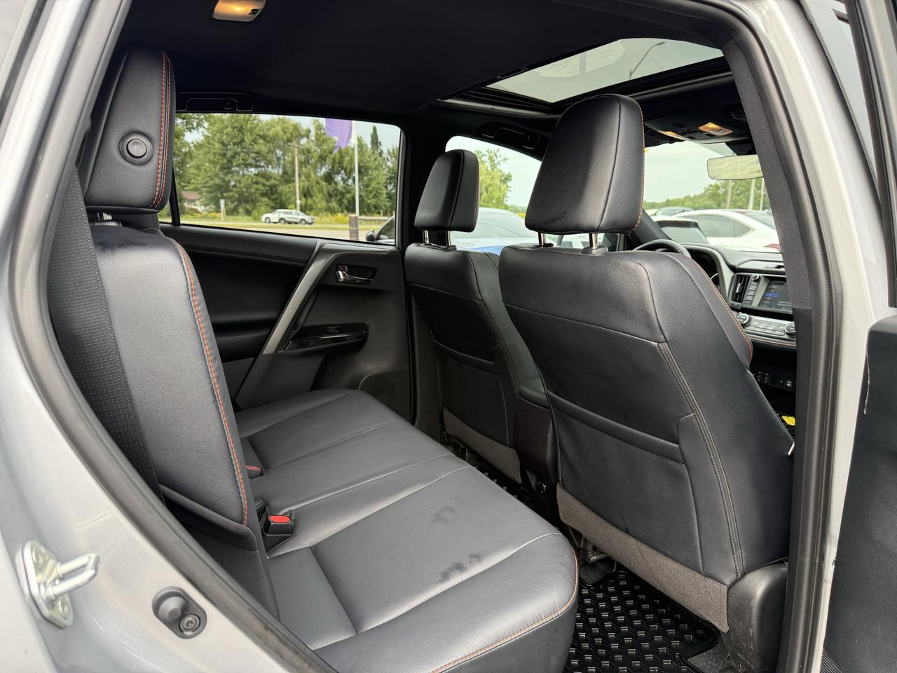 2018 Toyota RAV4 LEATHER ONLY 50km Photo