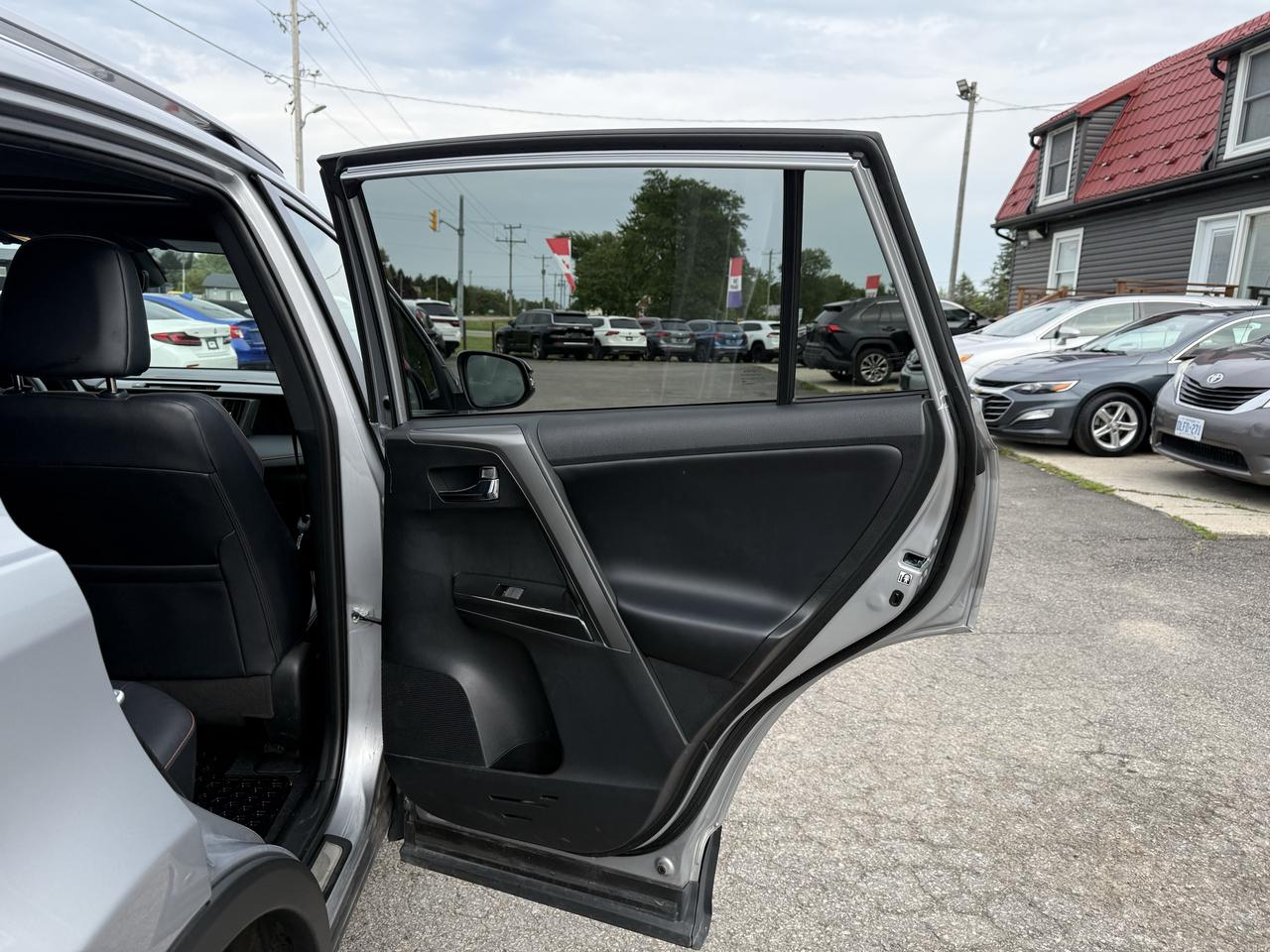 2018 Toyota RAV4 LEATHER ONLY 50km Photo