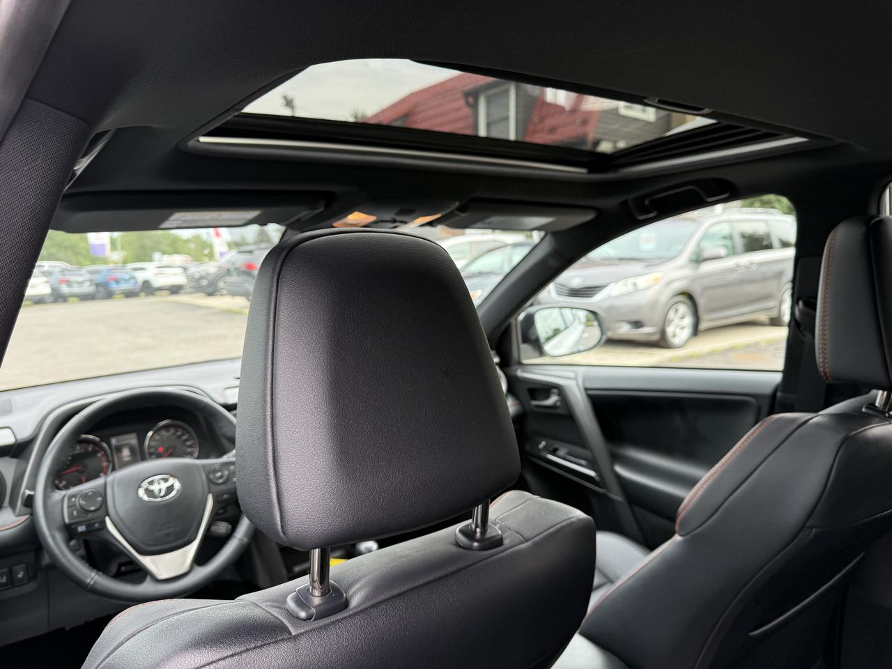 2018 Toyota RAV4 LEATHER ONLY 50km Photo