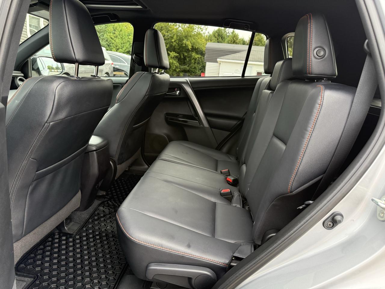 2018 Toyota RAV4 LEATHER ONLY 50km Photo
