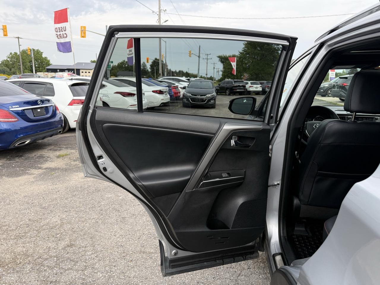 2018 Toyota RAV4 LEATHER ONLY 50km Photo