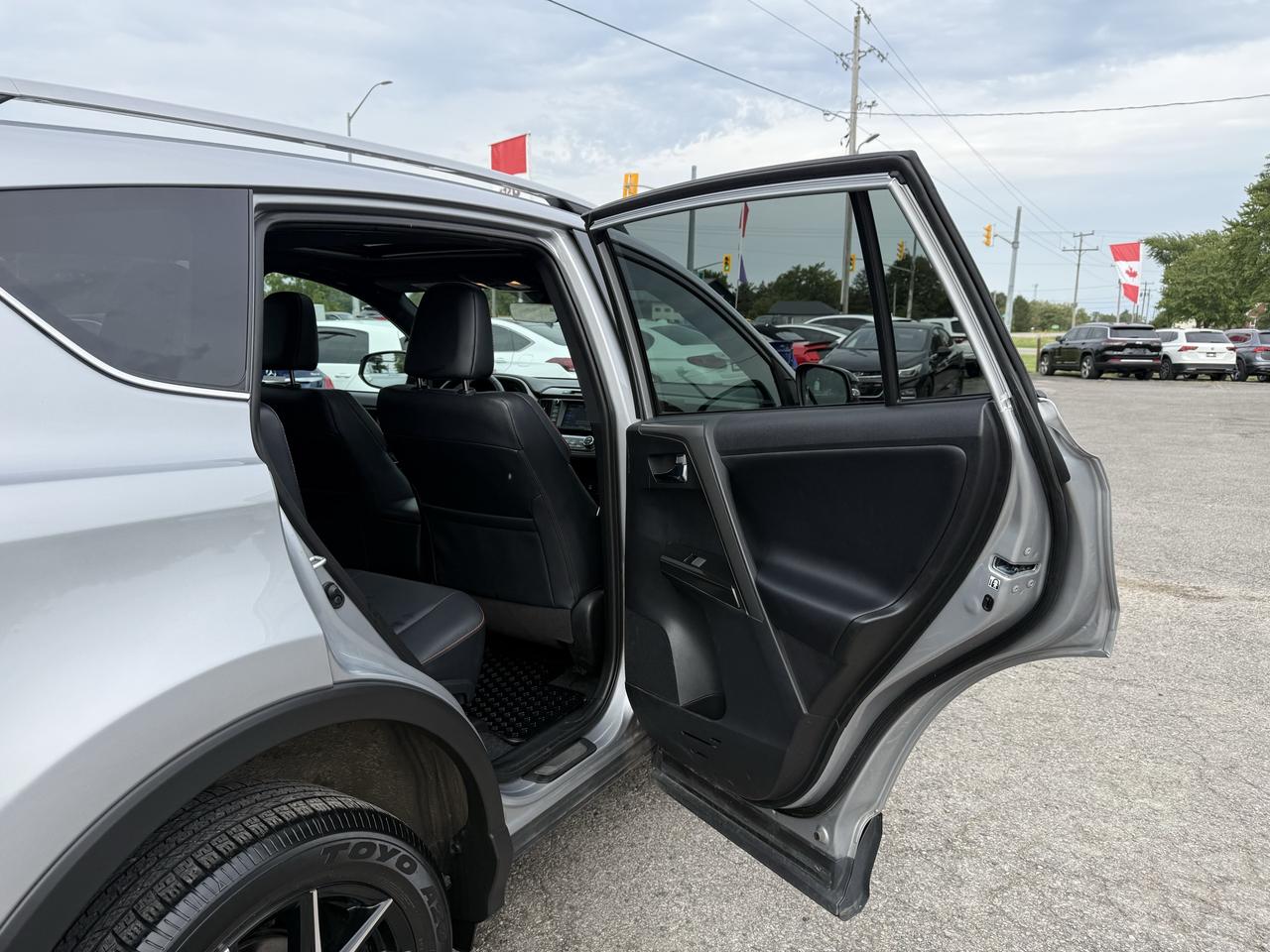 2018 Toyota RAV4 LEATHER ONLY 50km Photo
