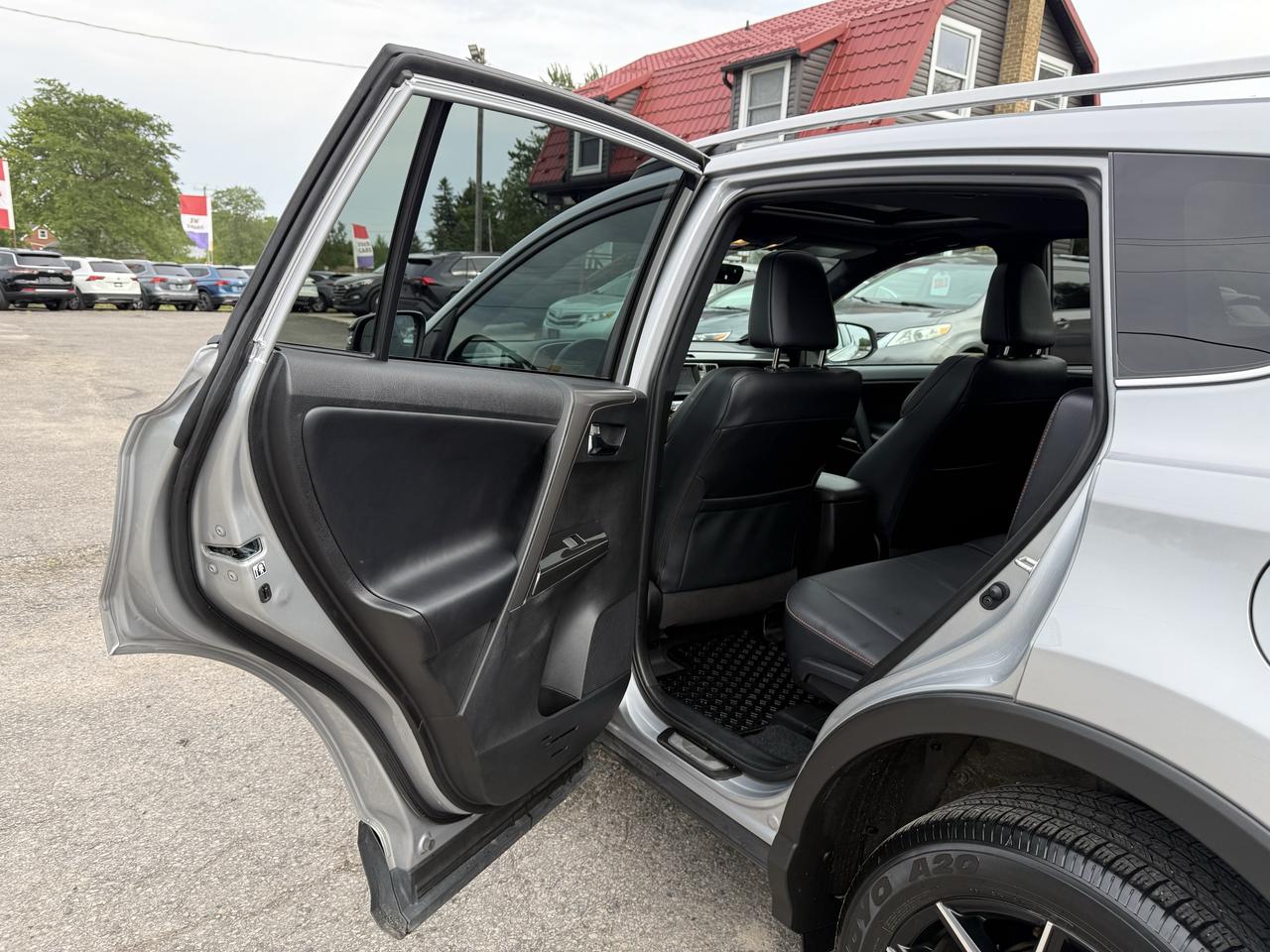 2018 Toyota RAV4 LEATHER ONLY 50km Photo