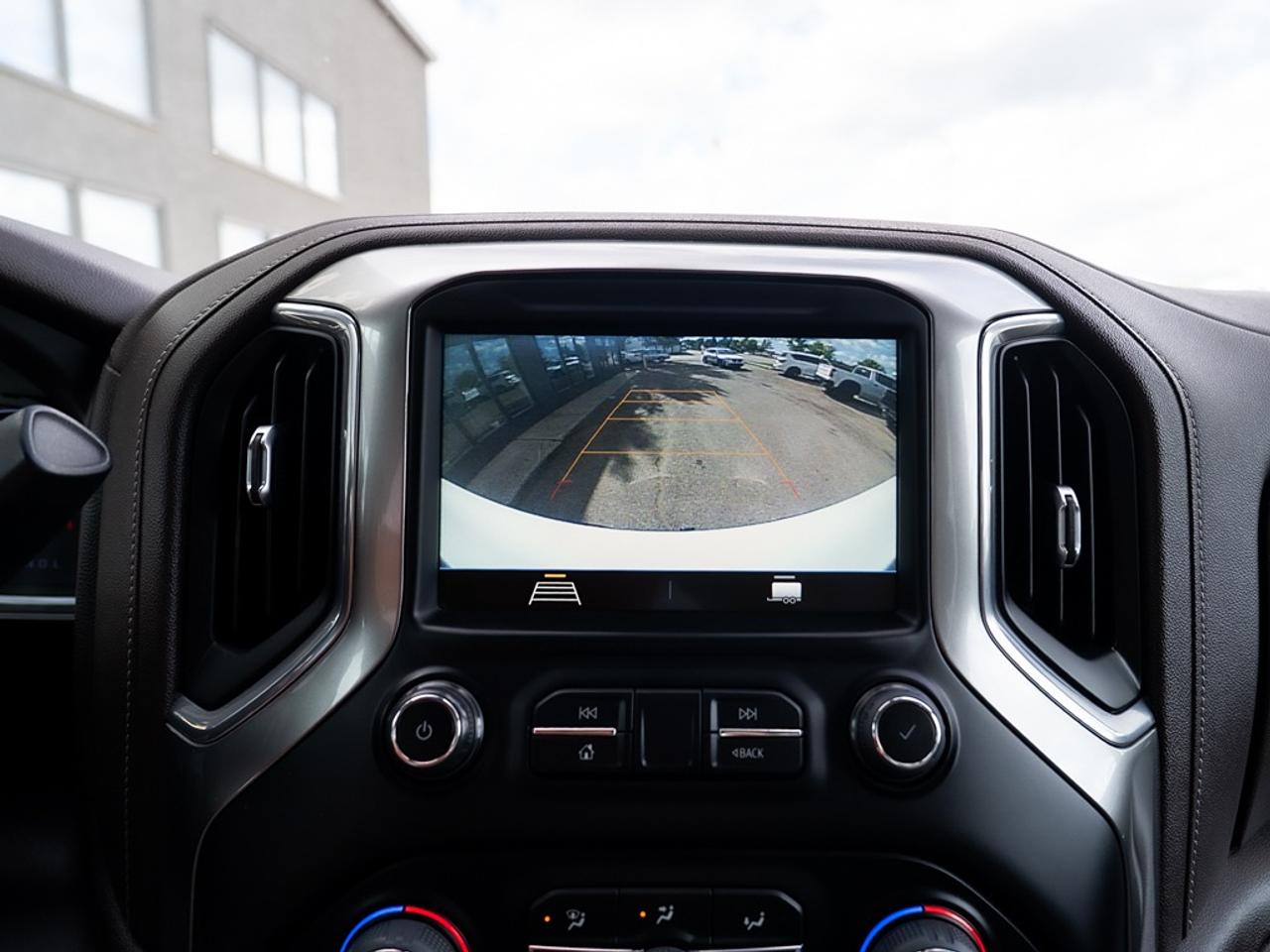 2021 Chevrolet Silverado 1500 4WD Crew Cab LT Photo14