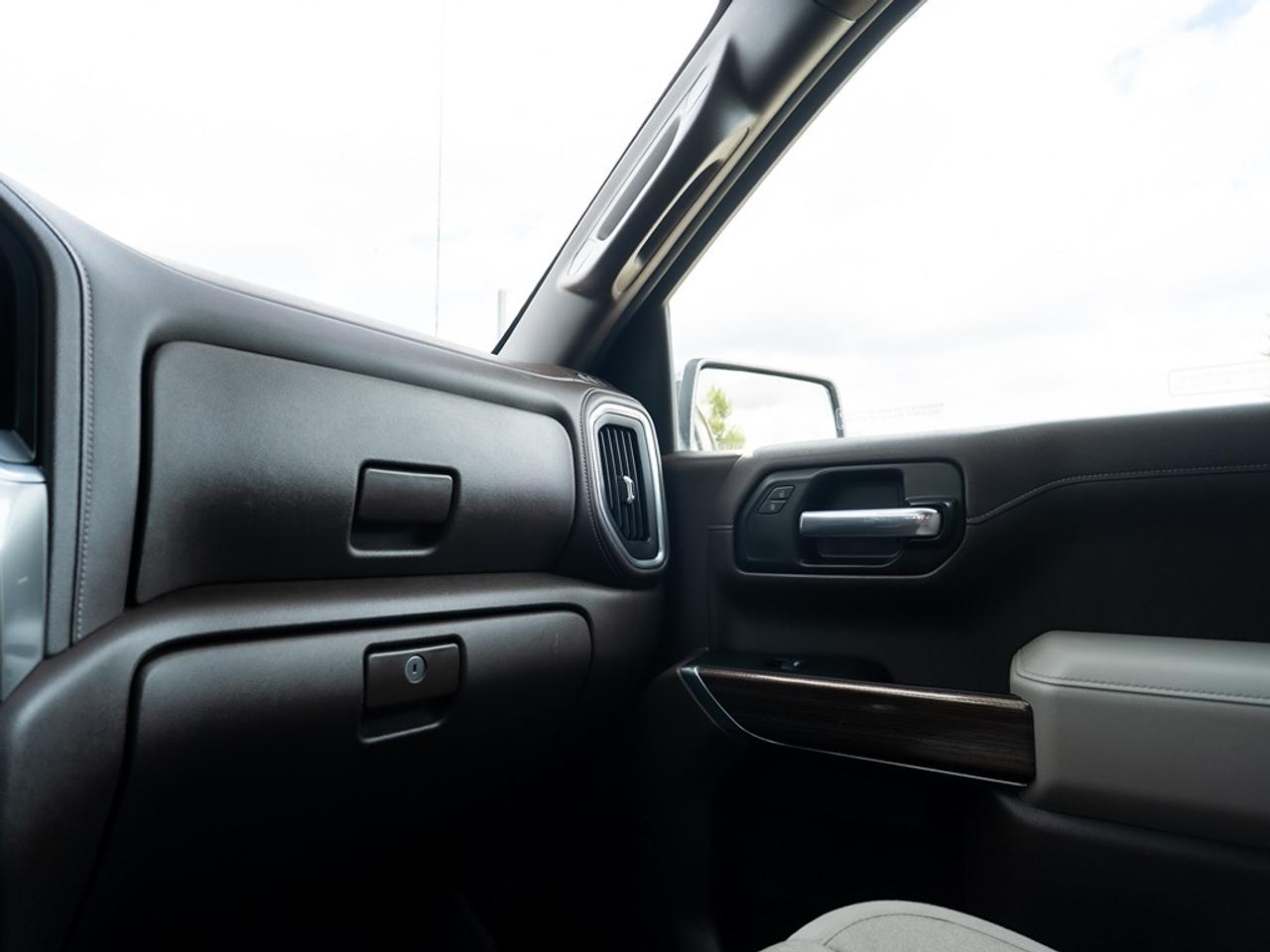 2021 Chevrolet Silverado 1500 4WD Crew Cab LT Photo34