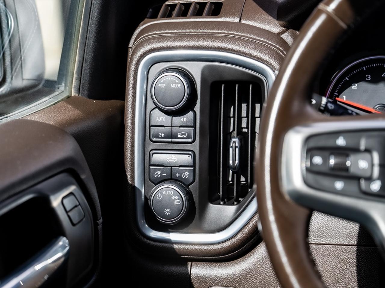 2021 Chevrolet Silverado 1500 4WD Crew Cab LT Photo11