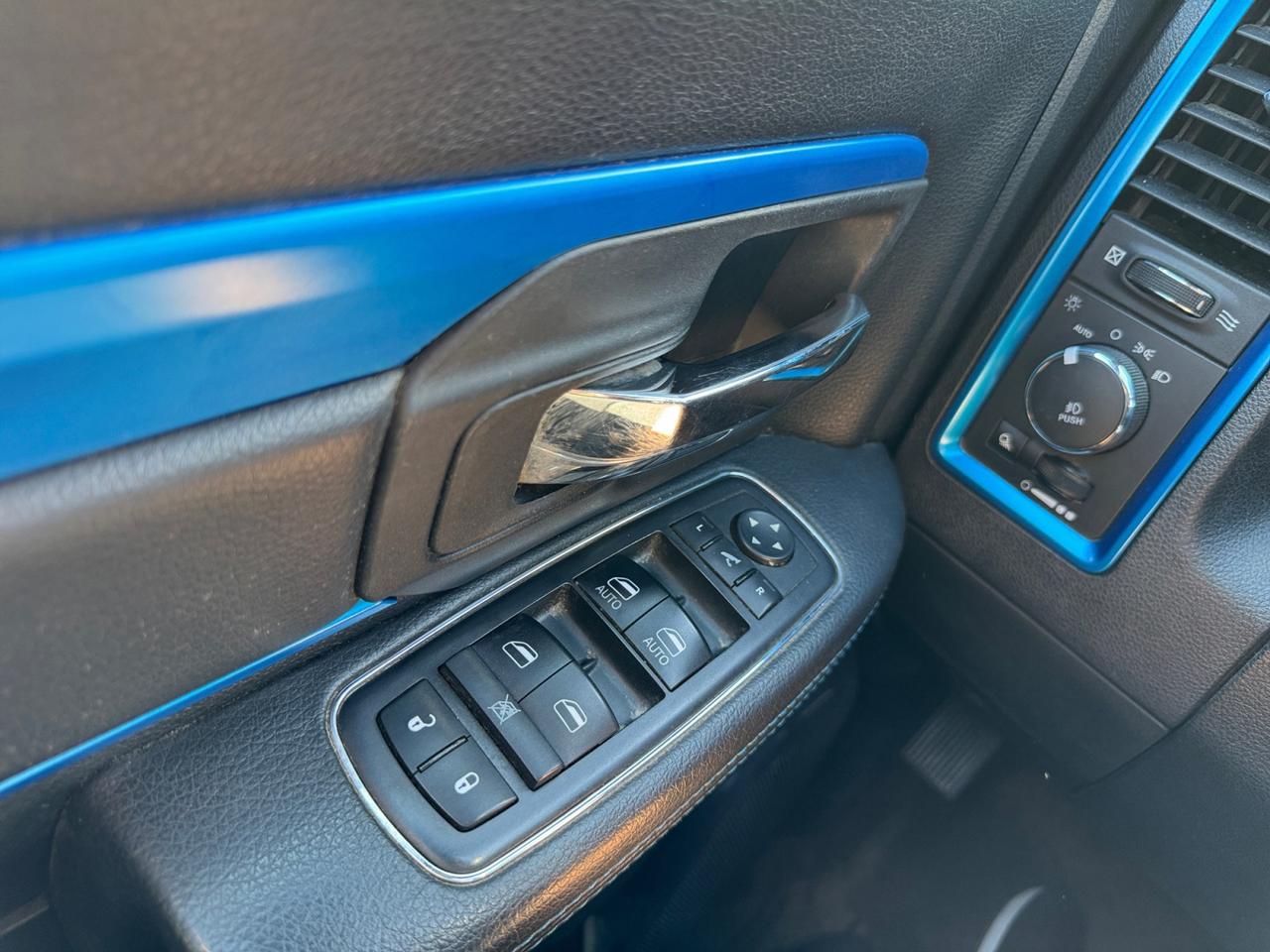 2018 RAM 1500 Sport Crew Cab SWB 4WD Photo