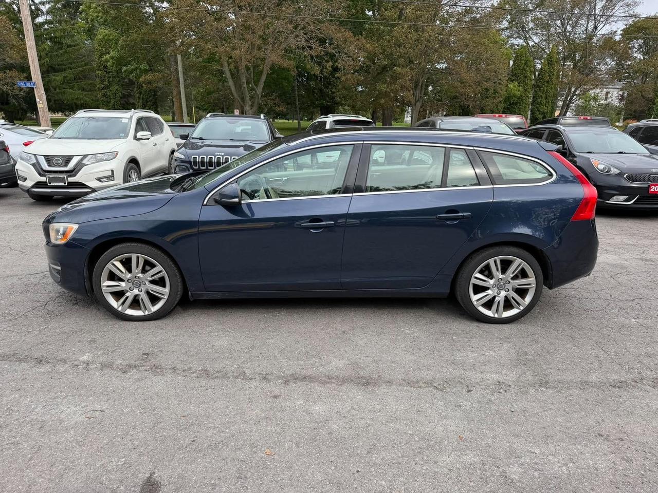 2015 Volvo V60 2015.5 4dr Wgn T5 Drive-E Premier FWD Photo