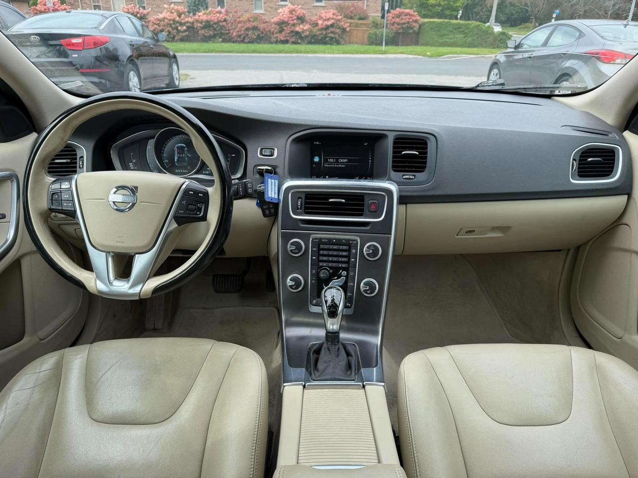 2015 Volvo V60 2015.5 4dr Wgn T5 Drive-E Premier FWD Photo