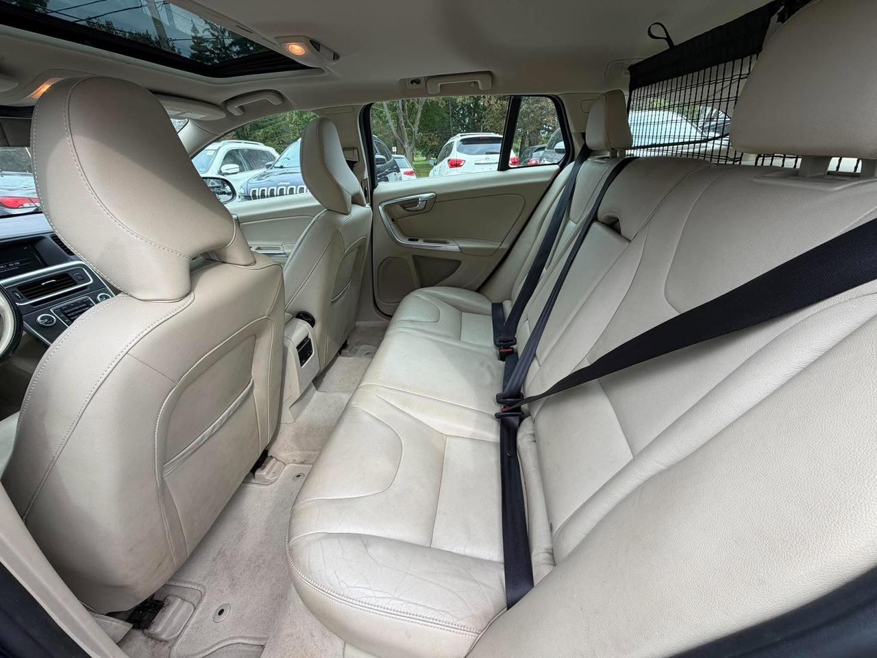 2015 Volvo V60 2015.5 4dr Wgn T5 Drive-E Premier FWD Photo