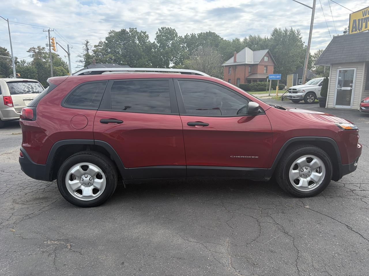2017 Jeep Cherokee Sport-Excellent Service Records-Locally Owned! Photo3