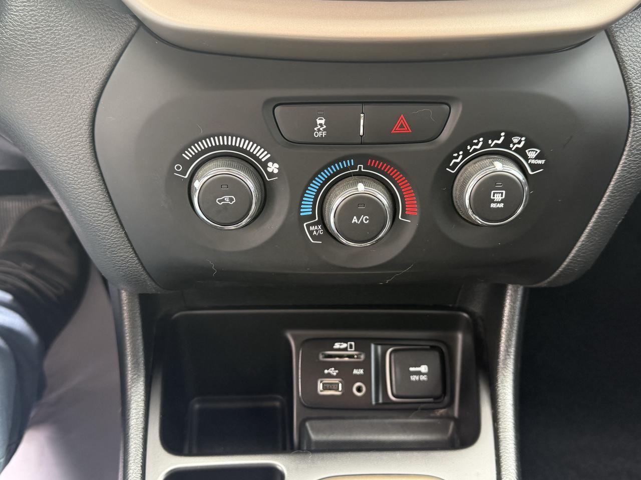2018 Jeep Cherokee Altitude FWD Photo