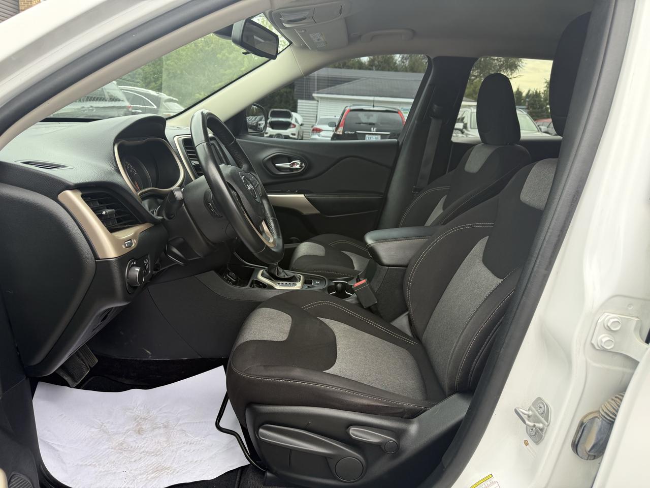 2018 Jeep Cherokee Altitude FWD Photo