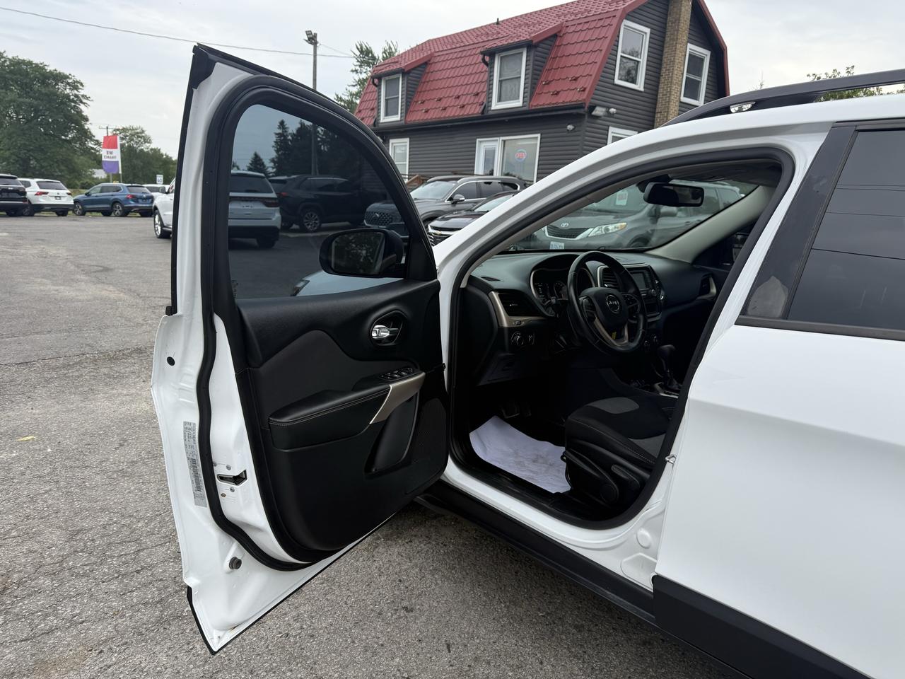 2018 Jeep Cherokee Altitude FWD Photo