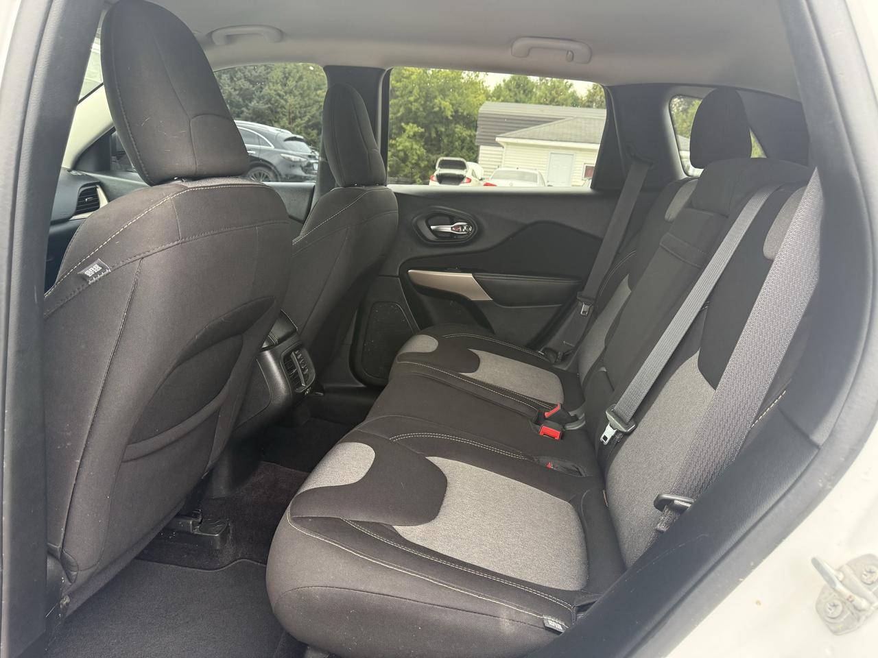 2018 Jeep Cherokee Altitude FWD Photo