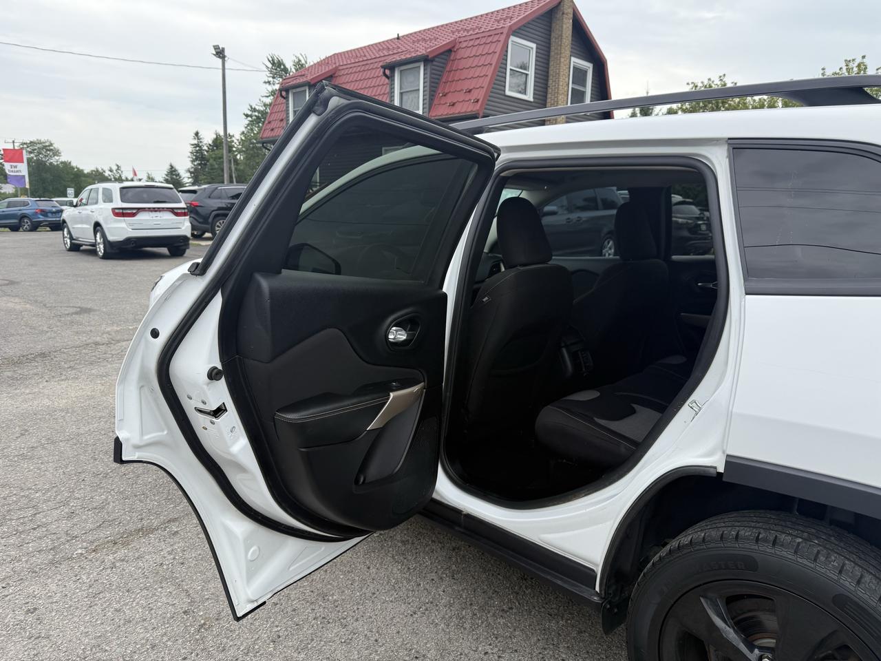 2018 Jeep Cherokee Altitude FWD Photo