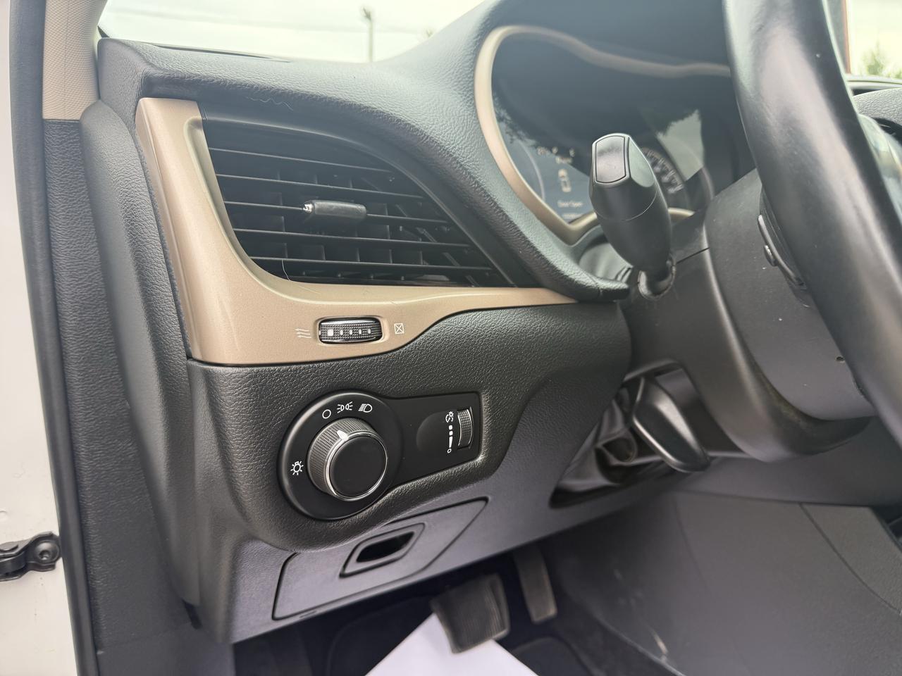 2018 Jeep Cherokee Altitude FWD Photo