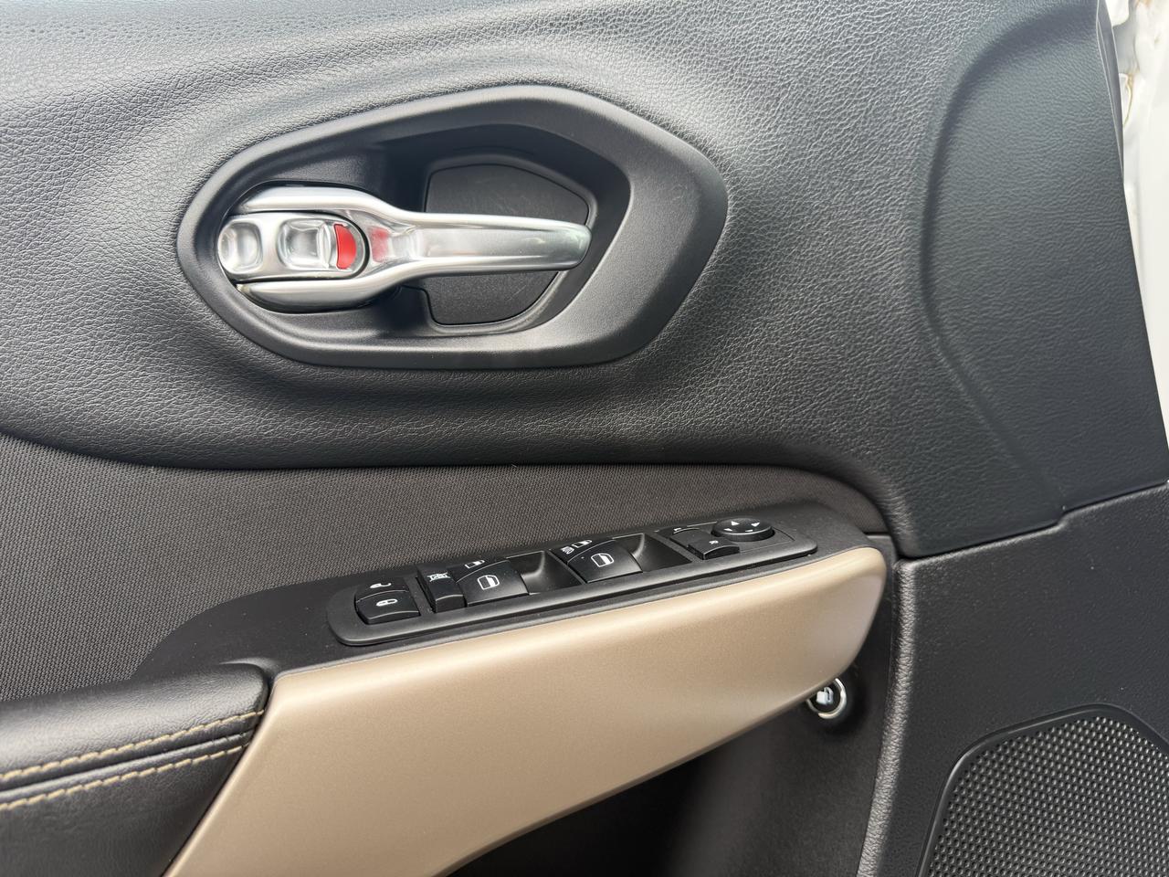 2018 Jeep Cherokee Altitude FWD Photo