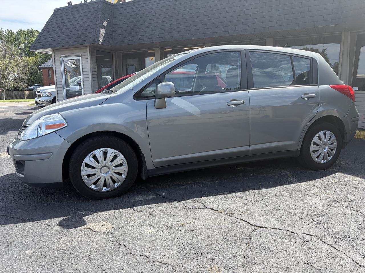 2008 Nissan Versa 1.8 Stick-One Owner-Low Km - Photo #1