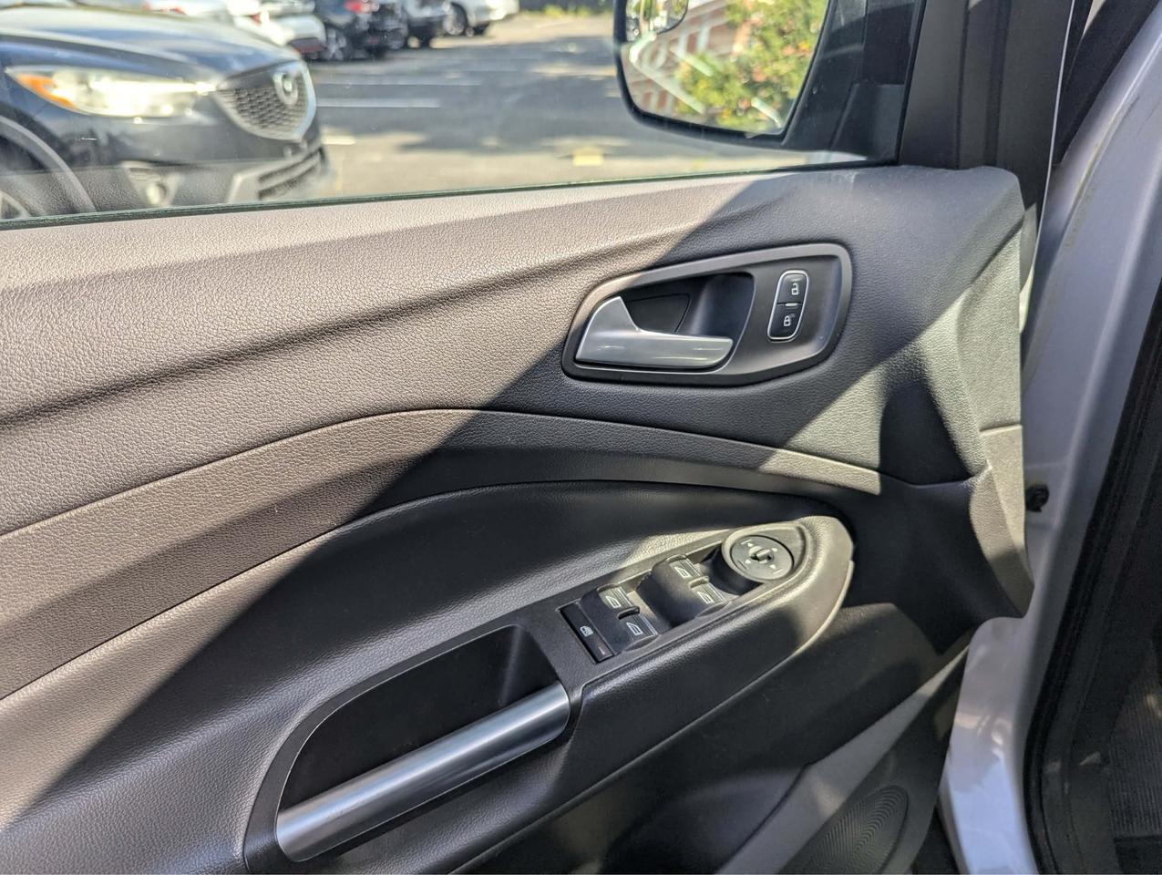 2017 Ford Escape SE Photo