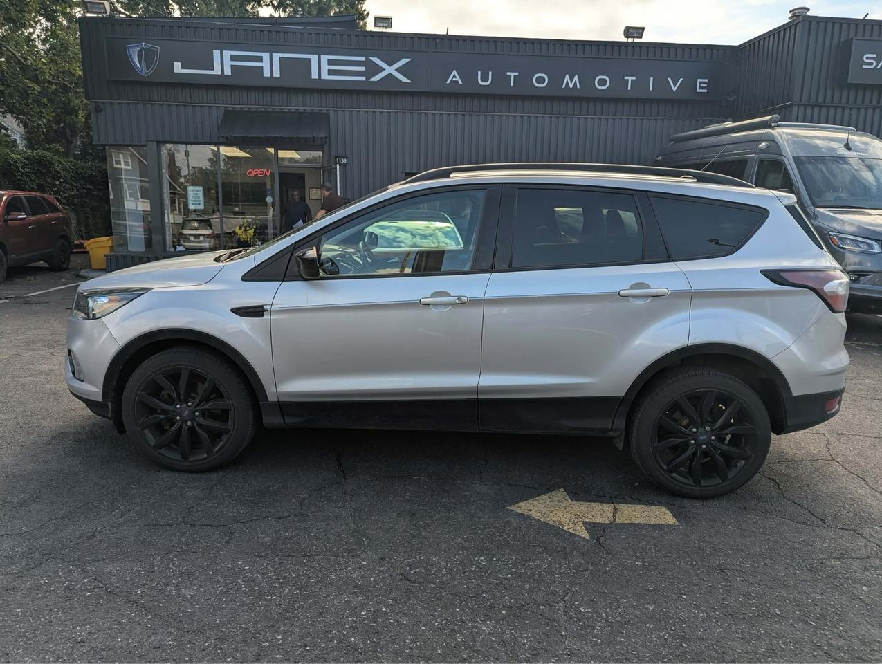 2017 Ford Escape SE Photo