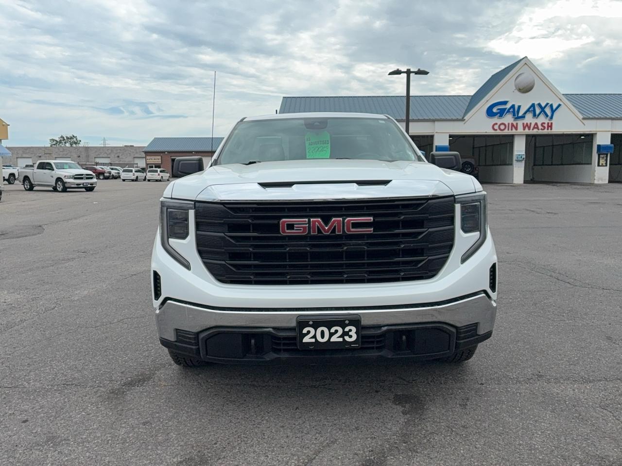 2023 GMC Sierra 1500 4WD Pro Reg Cab  2.7L4cylGas 8'Box Photo1
