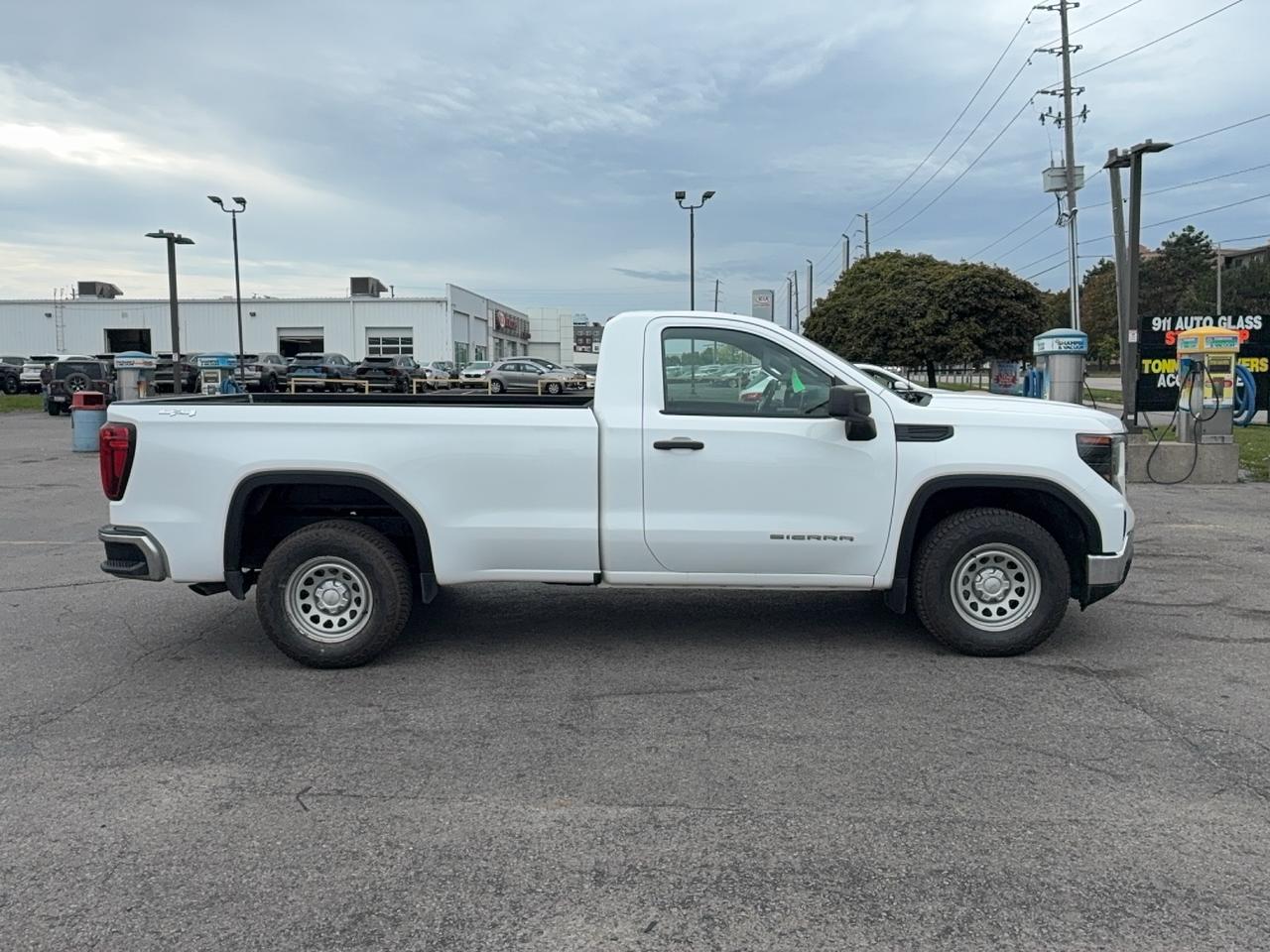2023 GMC Sierra 1500 4WD Pro Reg Cab  2.7L4cylGas 8'Box Photo